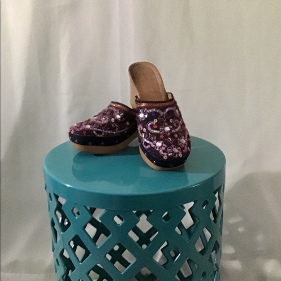 >>Clogs<<Purple with rhinestones and sequins. Cute - Picture 9 of 13